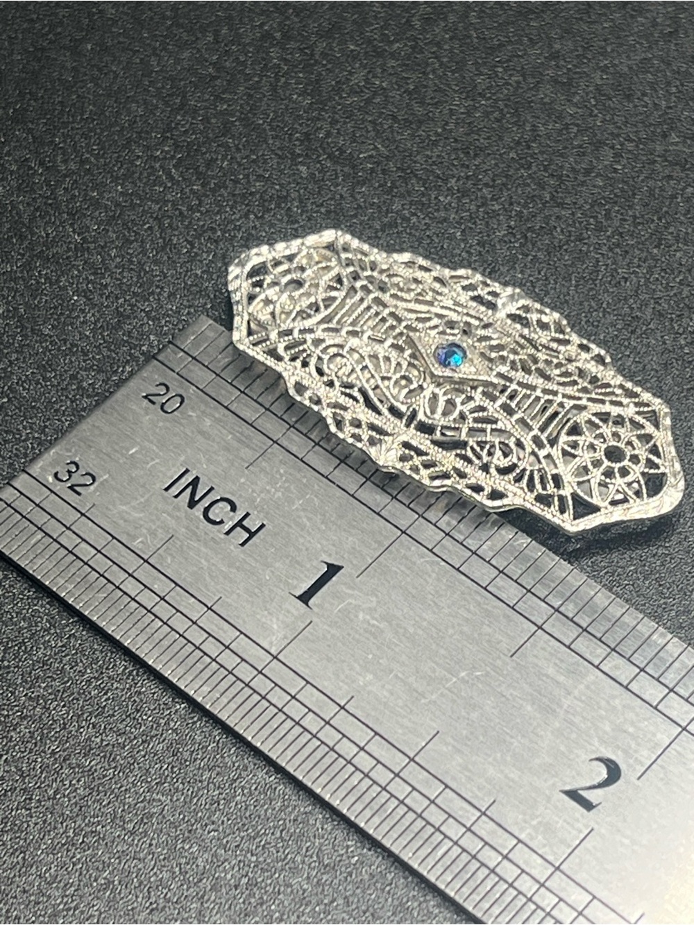 Vintage 1930s Art Deco Nickel Silver Filigree Dress Clip with blue rhinestone - Picture 7 of 8